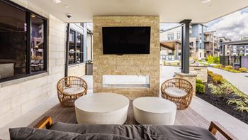 Courtyard patio with ample sitting